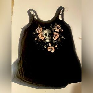 Vintage old school hot topic shirt size small skulls and roses